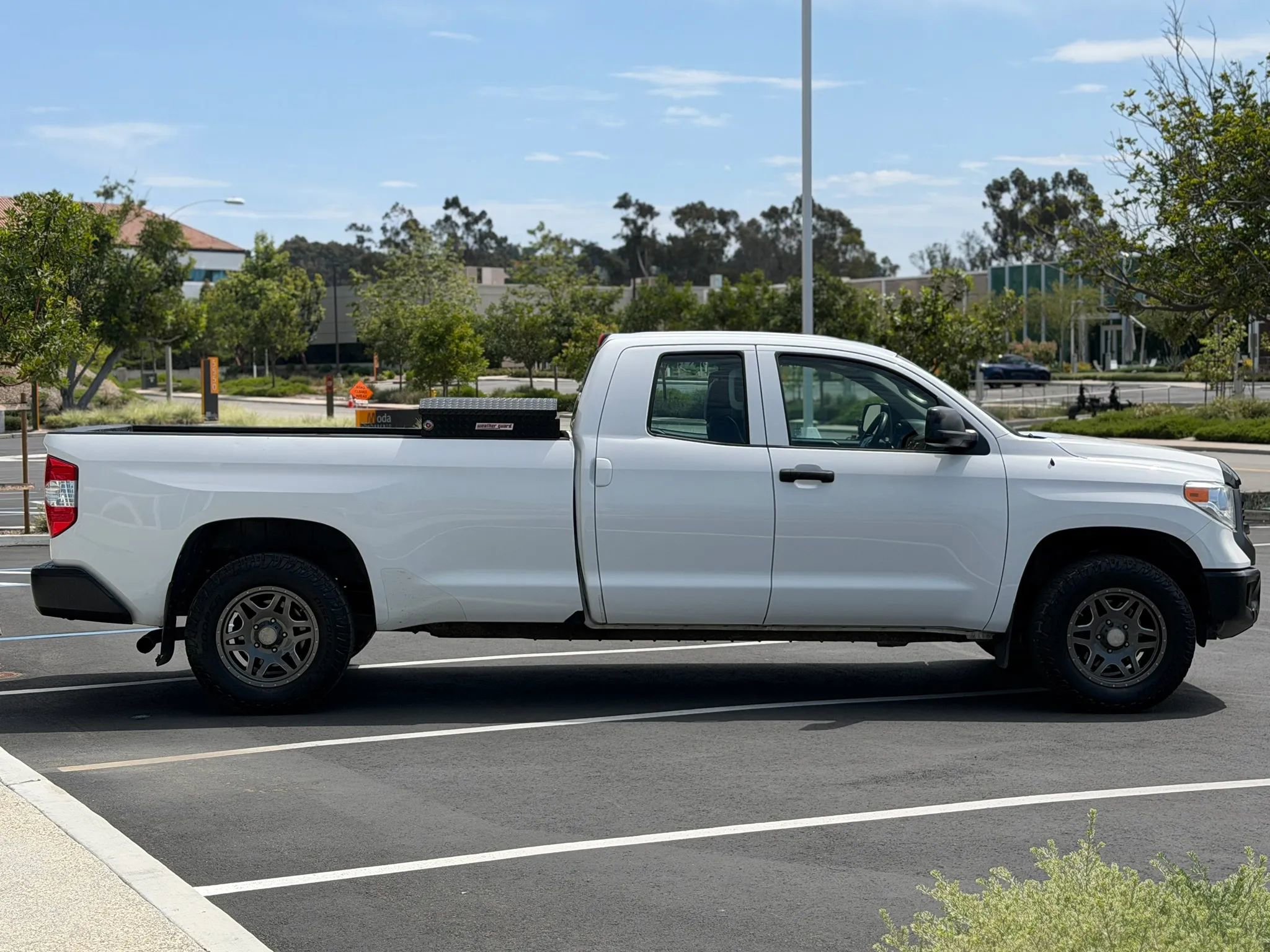 Used 2015 Toyota Tundra SR AWD/4WD image 2
