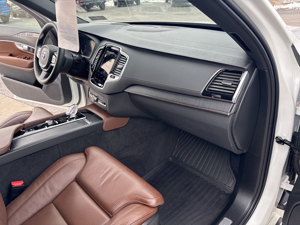 Certified 2024 Volvo XC90 T8 Ultimate w/ Protection Package Premier image 43