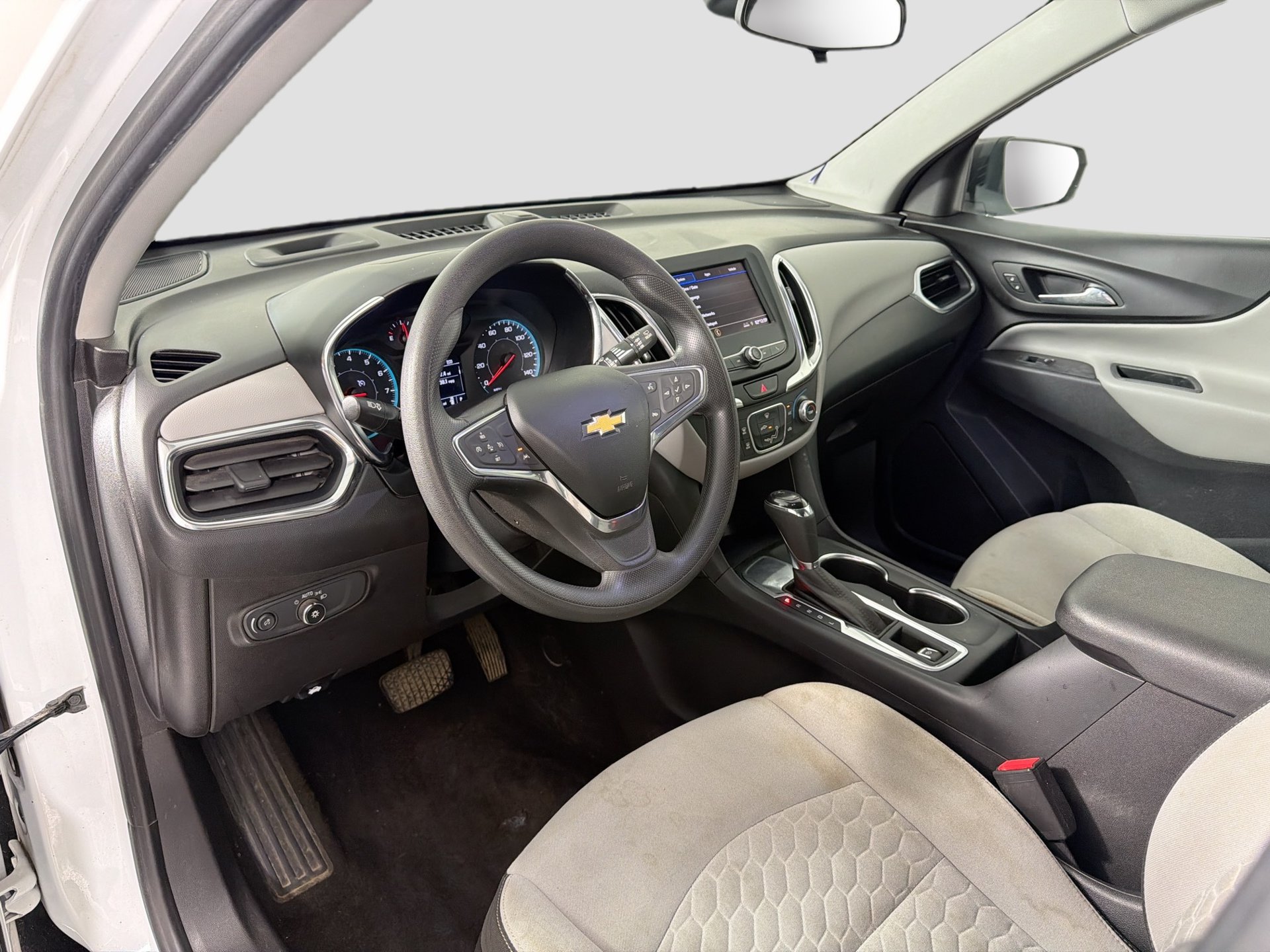 Used 2021 Chevrolet Equinox LS w/ LS Convenience Package FWD image 9
