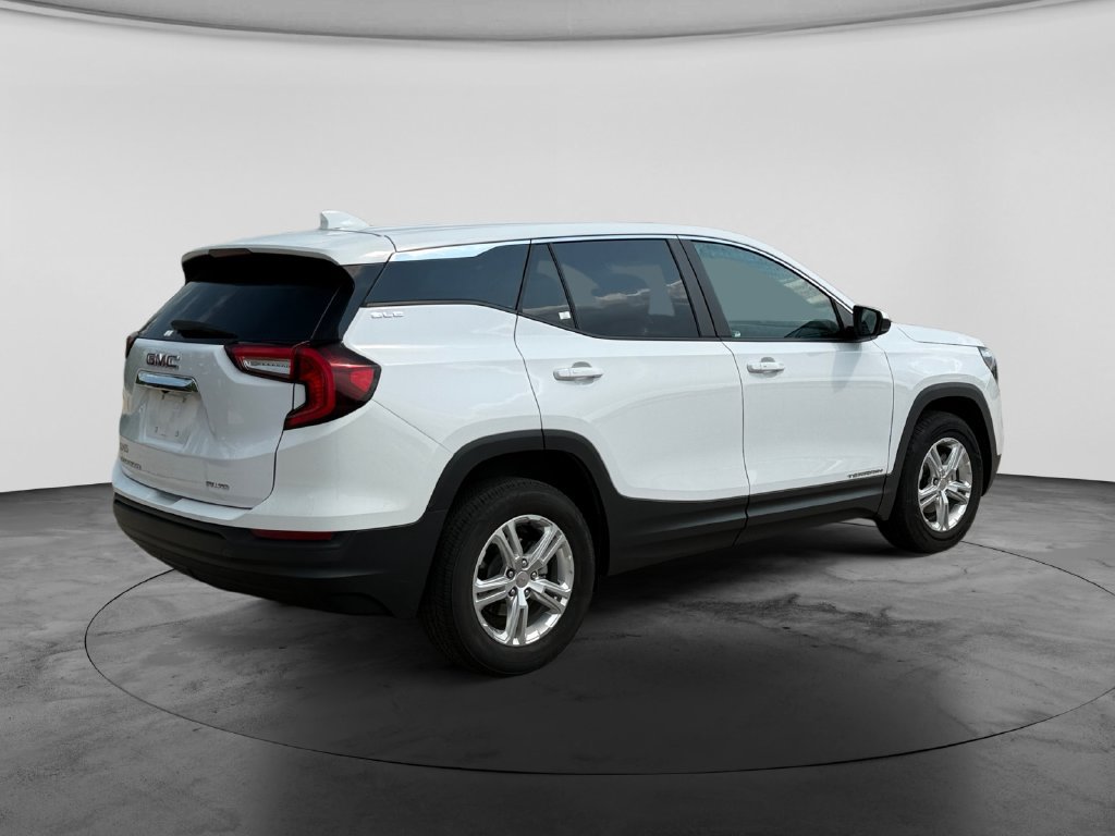 Used 2024 GMC Terrain SLE AWD/4WD image 9