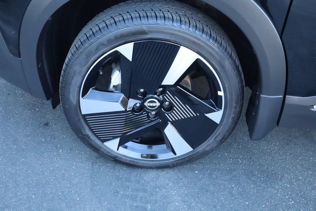 Used 2025 Nissan Kicks SR FWD image 17