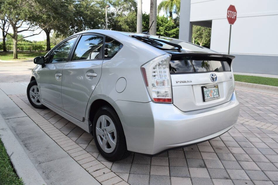 Used 2010 Toyota Prius Two FWD image 5