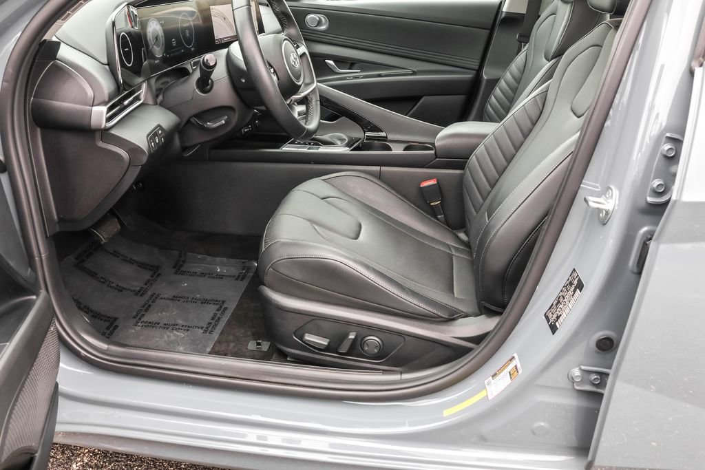 Certified 2021 Hyundai Elantra Limited w/ Cargo Package image 18