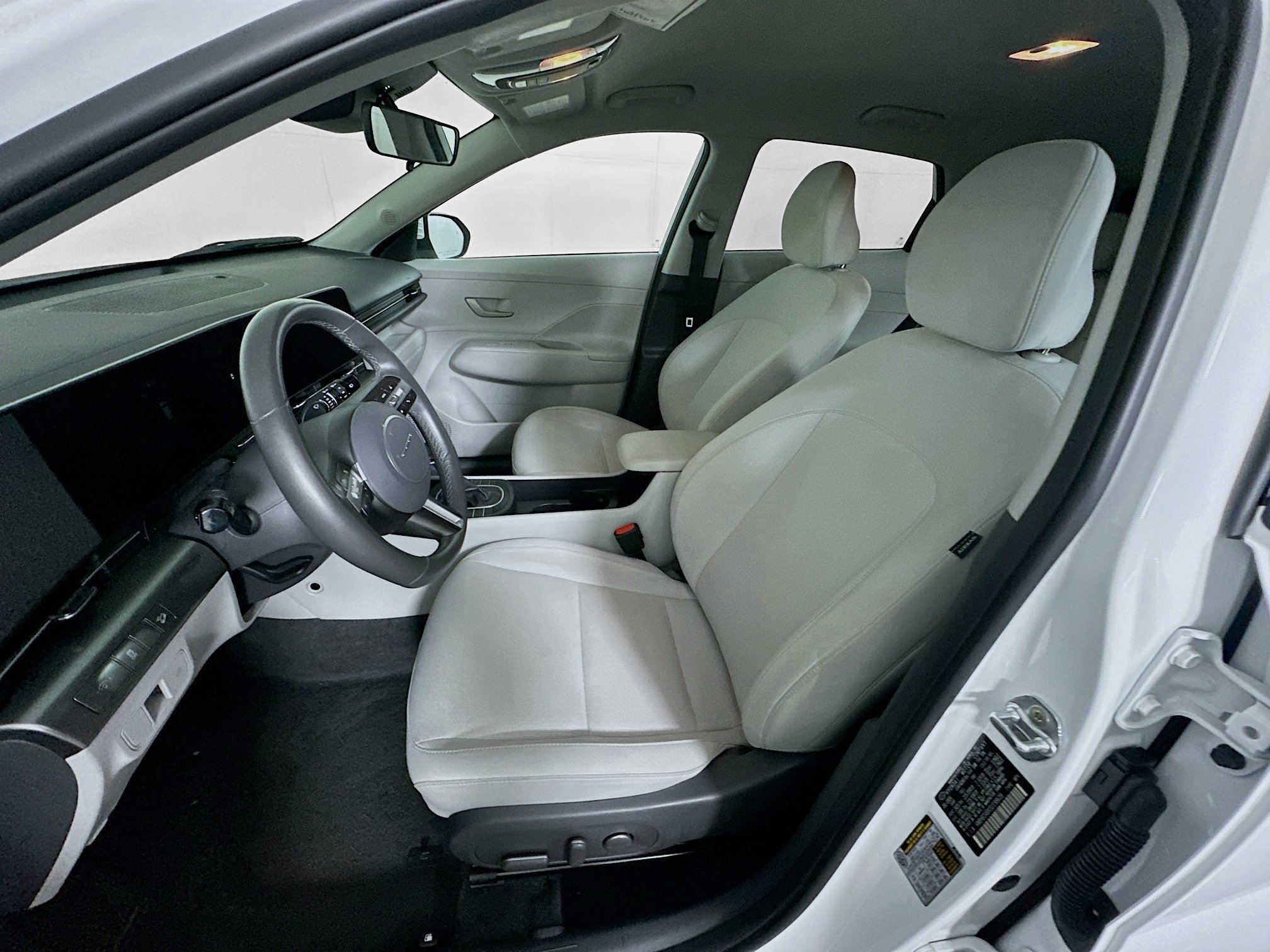 Used 2025 Hyundai Kona SEL FWD image 13