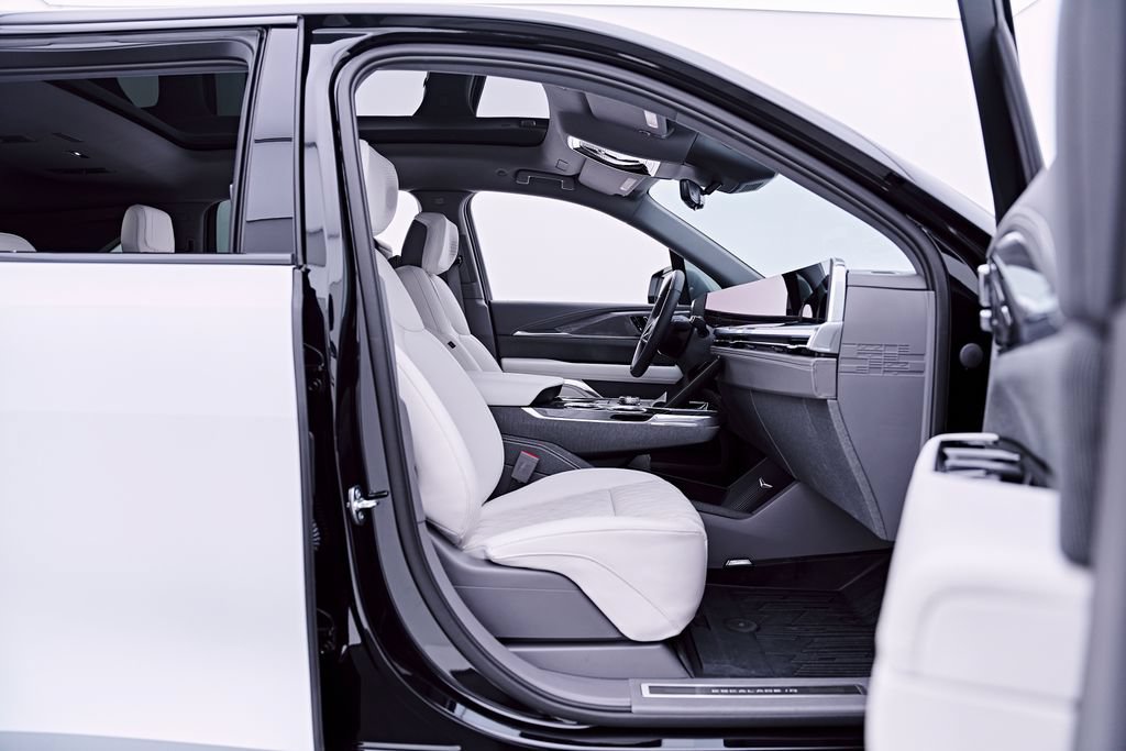 Used 2026 Cadillac Escalade IQ Sport 1 w/ LPO, Etrunk Organizer Package AWD/4WD image 40