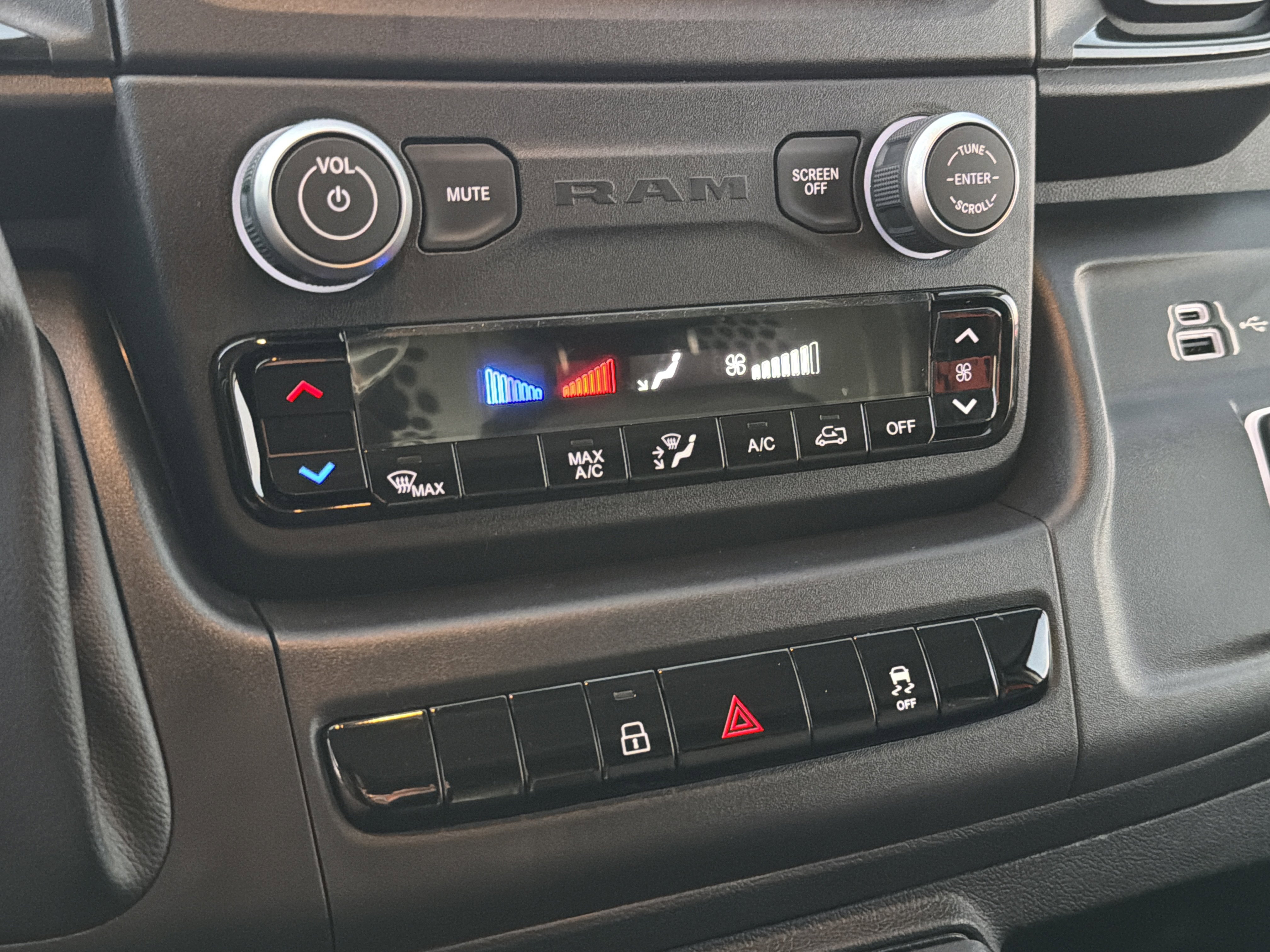 Used 2025 RAM ProMaster 3500 image 30