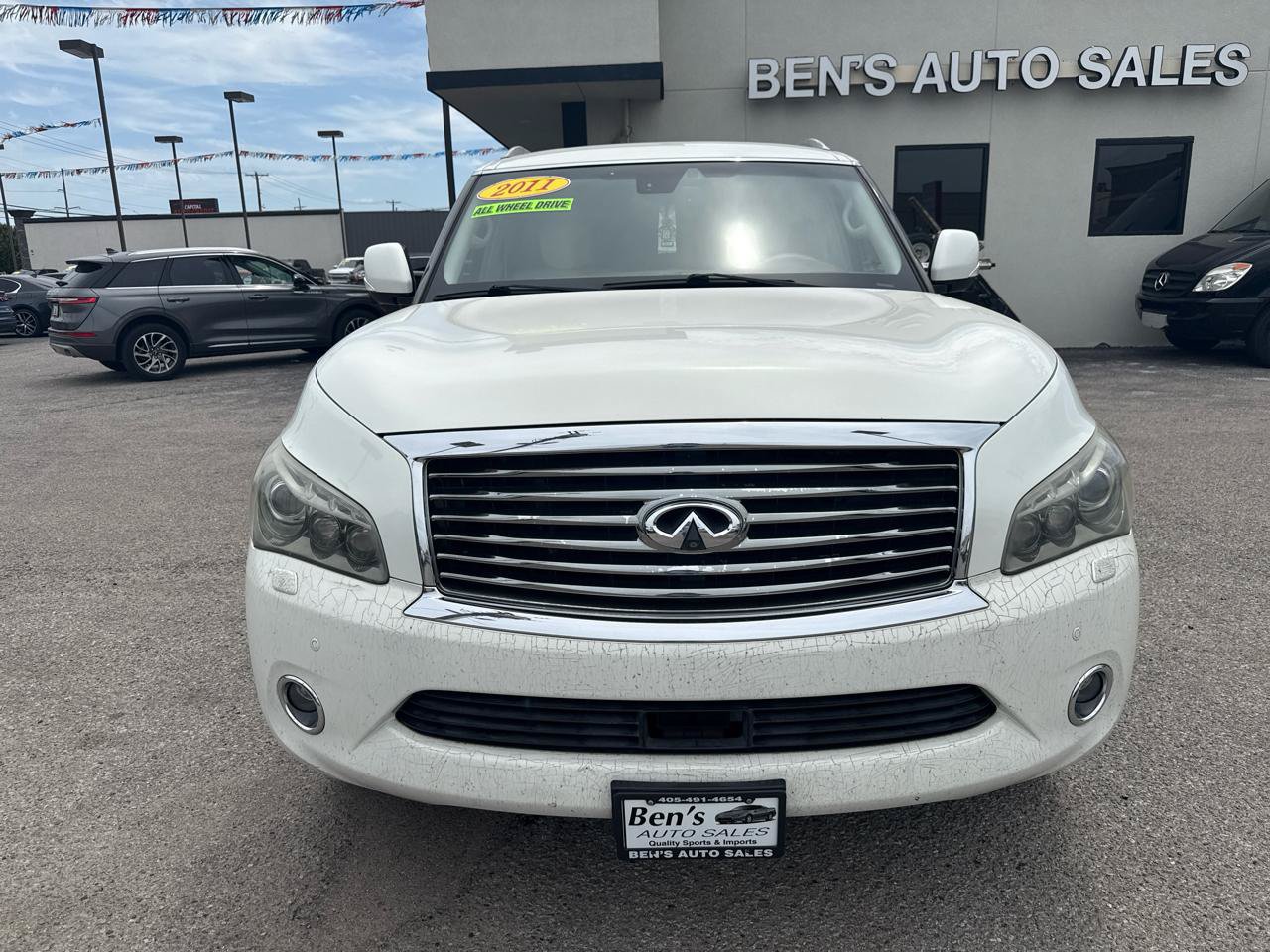Used 2011 INFINITI QX56 4WD w/ Deluxe Touring Pkg image 3