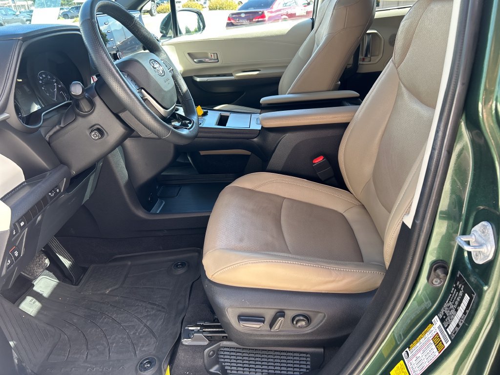 Certified 2022 Toyota Sienna Limited AWD/4WD image 18