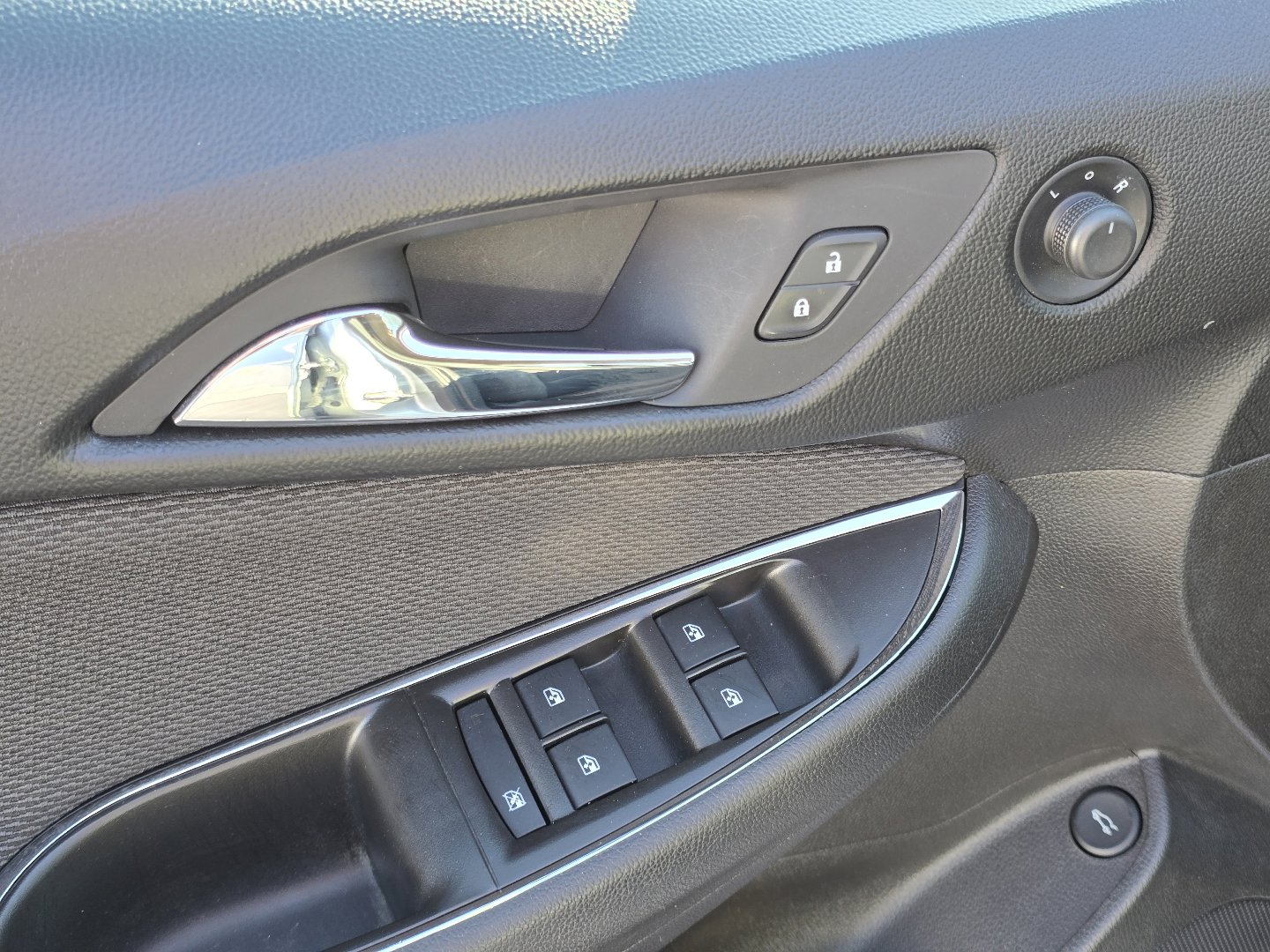 Used 2017 Chevrolet Cruze LT w/ Convenience Package image 31