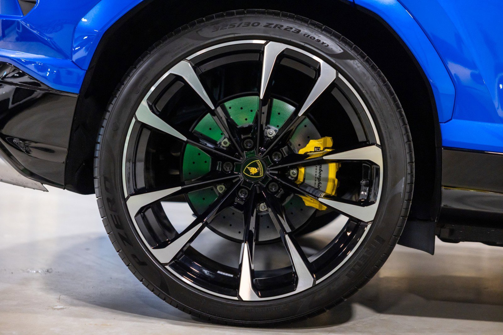 Used 2022 Lamborghini Urus image 26