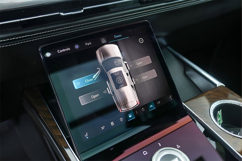 Certified 2025 Cadillac Escalade Sport Platinum w/ LPO, ONYX Package image 18