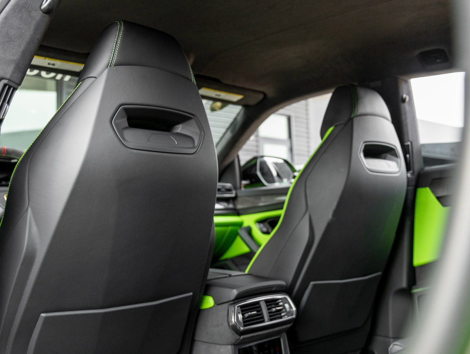 Used 2025 Lamborghini Urus SE image 43