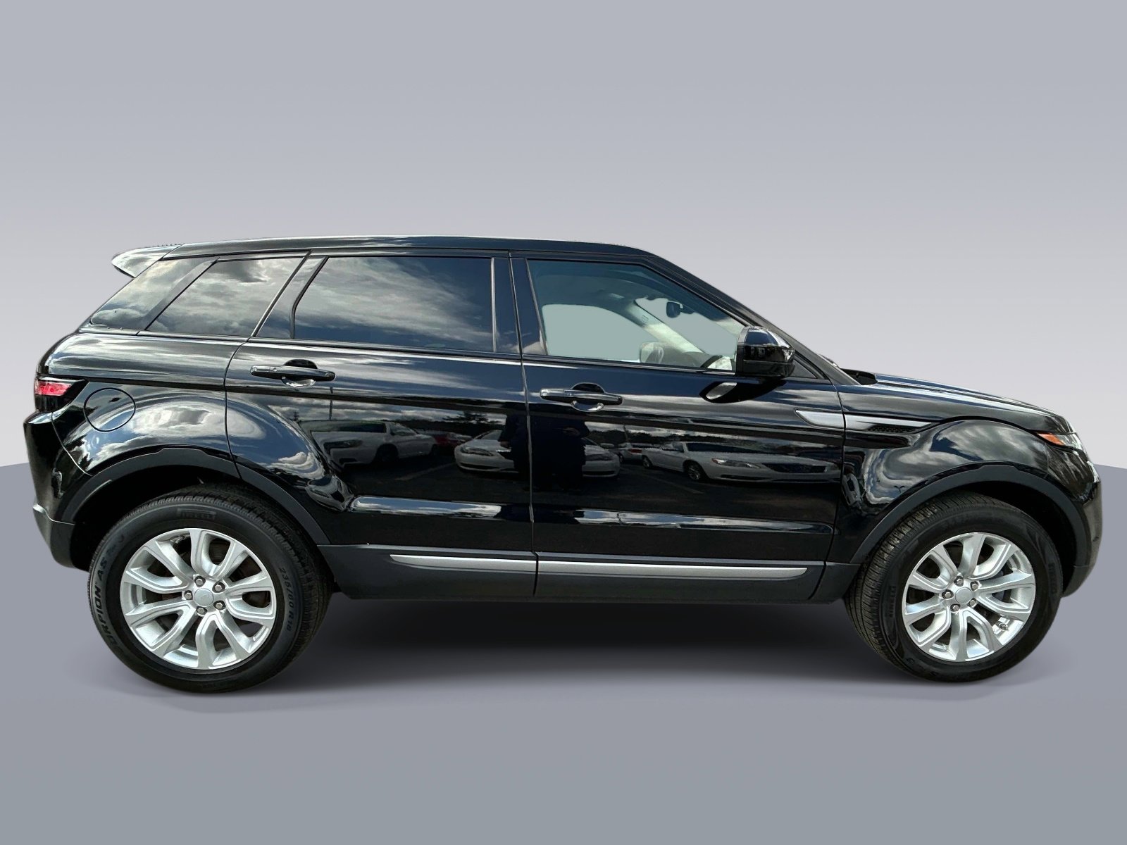 Used 2019 Land Rover Range Rover Evoque SE AWD/4WD image 2