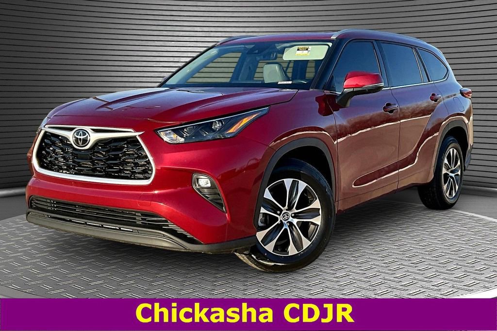 Used 2022 Toyota Highlander XLE image 1