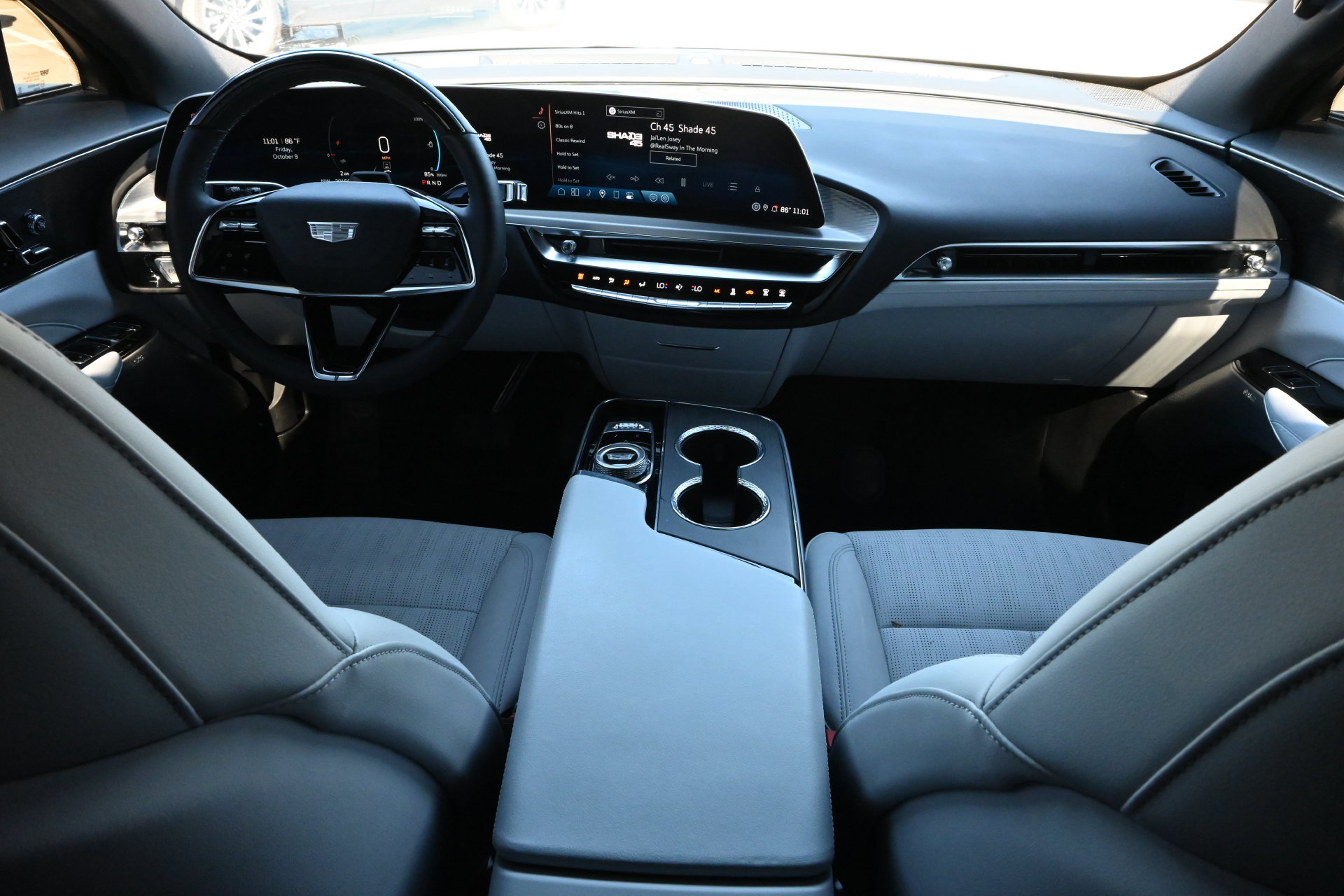 Certified 2025 Cadillac Lyriq Luxury w/ LPO, Floor Liner Package RWD image 7