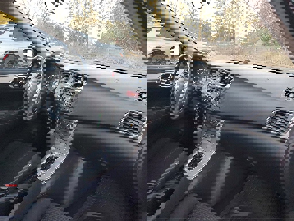 Used 2015 Nissan Sentra S image 25