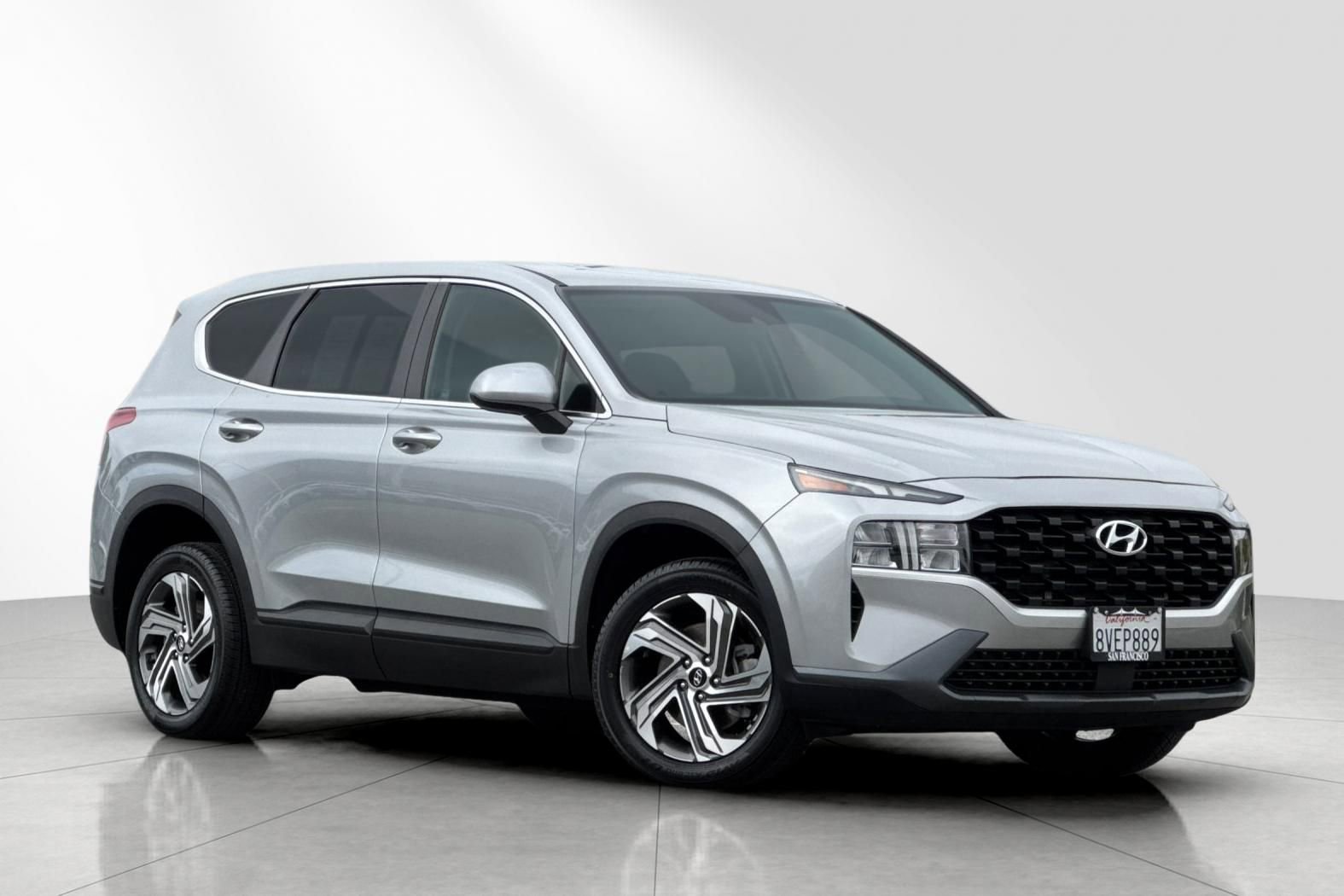 Used 2021 Hyundai Santa Fe SE FWD image 2