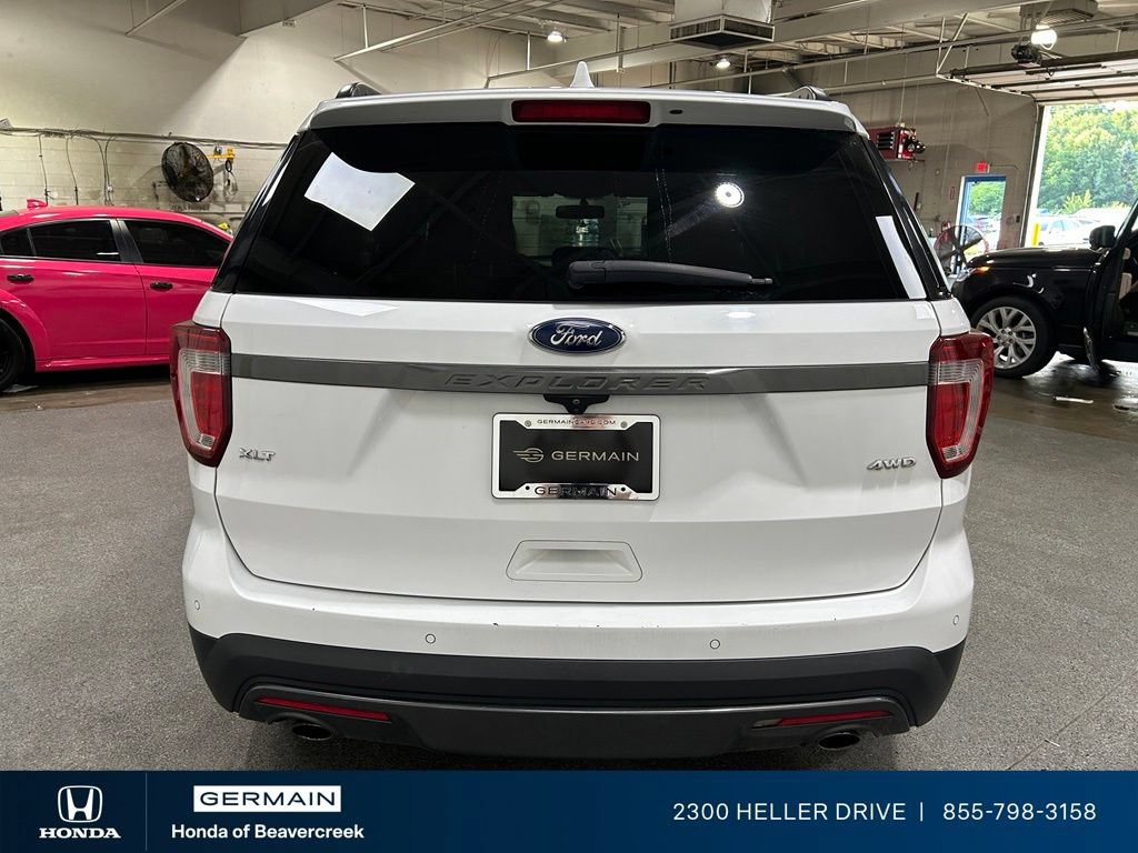 Used 2017 Ford Explorer XLT w/ Equipment Group 202A AWD/4WD image 7