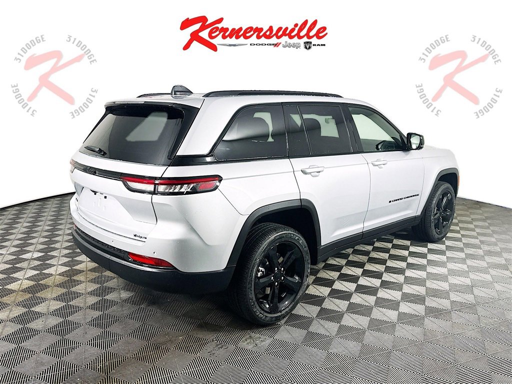 New 2025 Jeep Grand Cherokee Altitude image 7