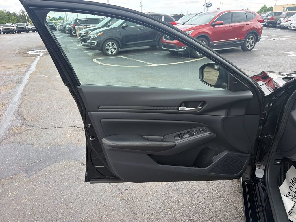 Used 2025 Nissan Altima 2.5 SV FWD image 23