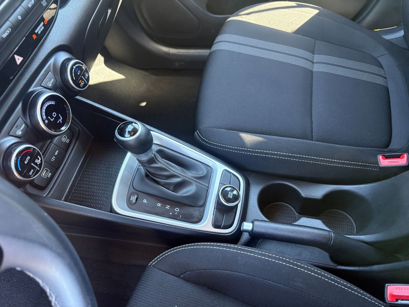 Used 2025 Hyundai Venue SEL image 41