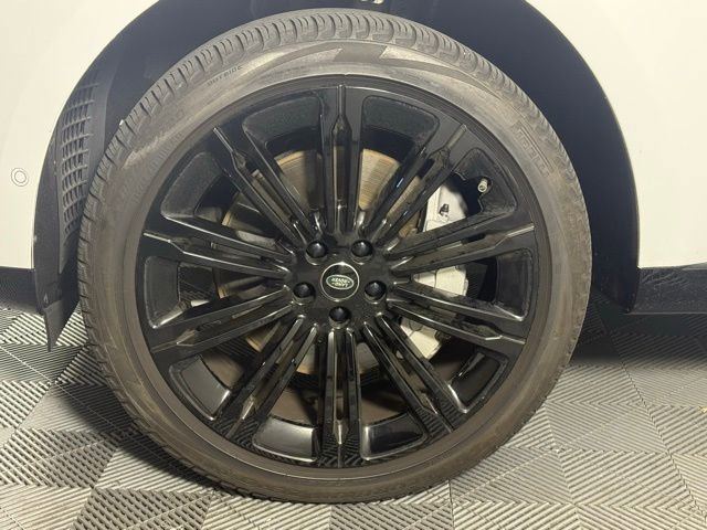 Used 2024 Land Rover Range Rover SE image 13