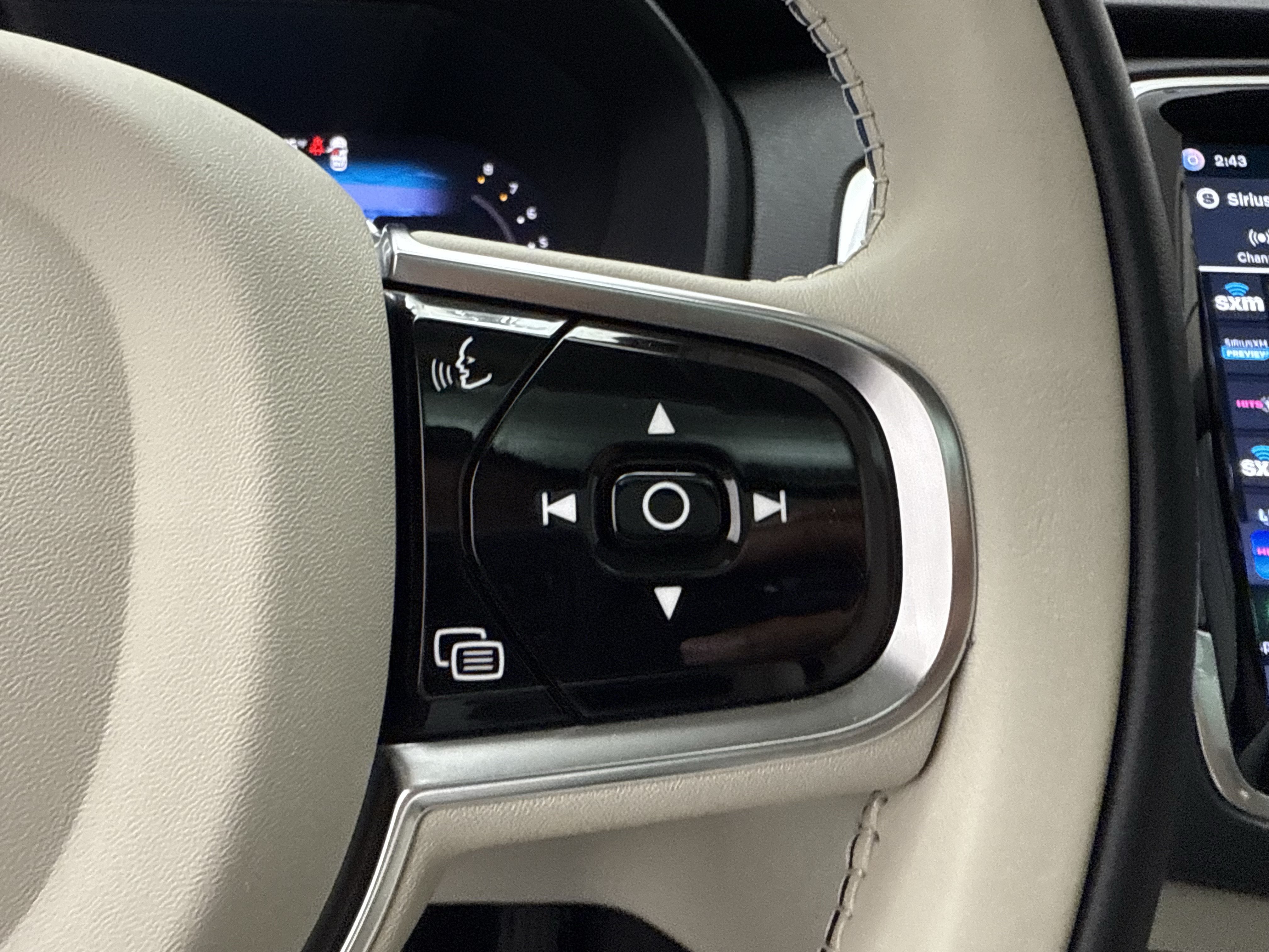 Certified 2024 Volvo XC90 B6 Plus w/ Protection Package Premier AWD/4WD image 18