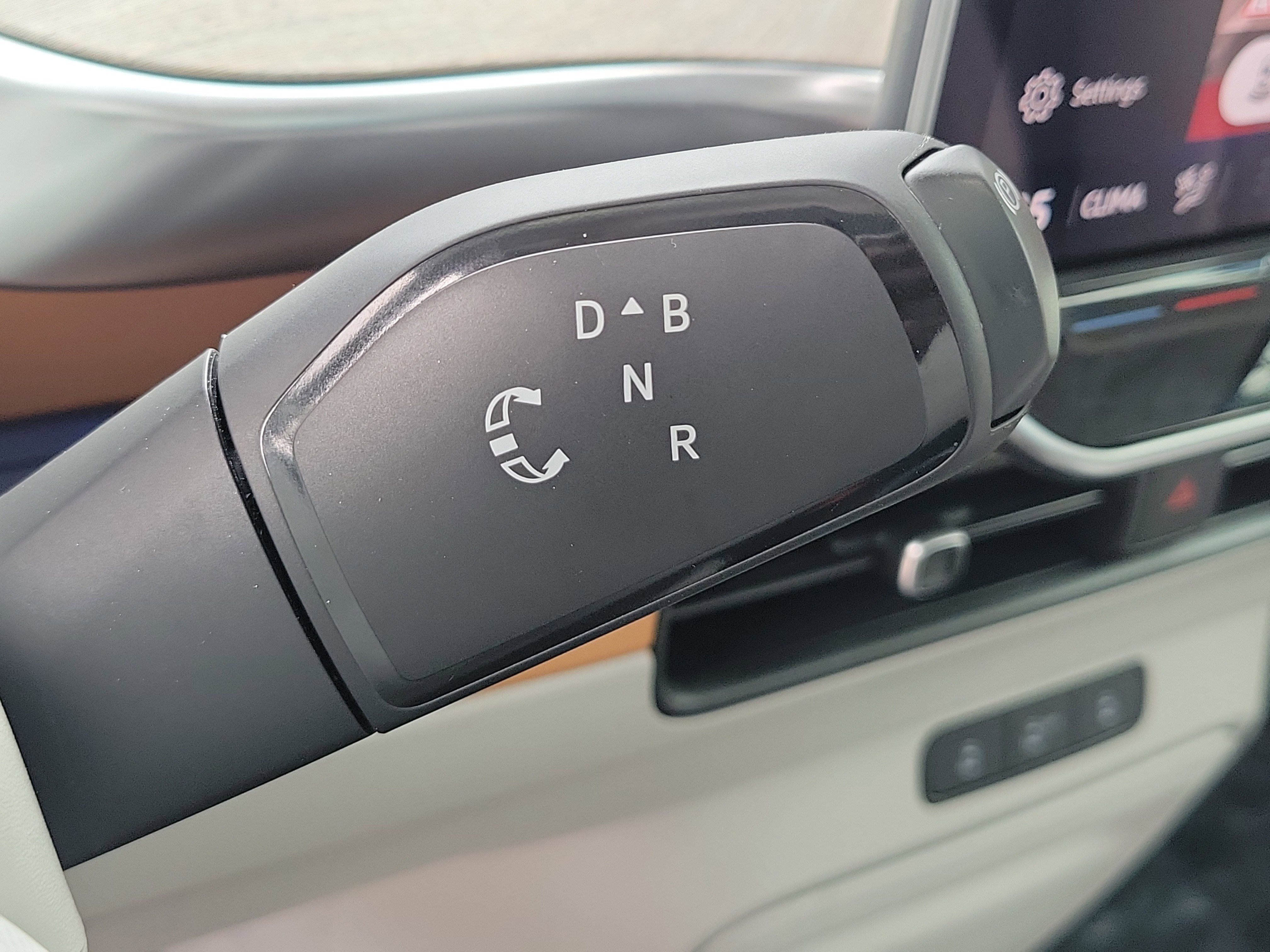 Used 2025 Volkswagen ID. Buzz 1st Edition image 37