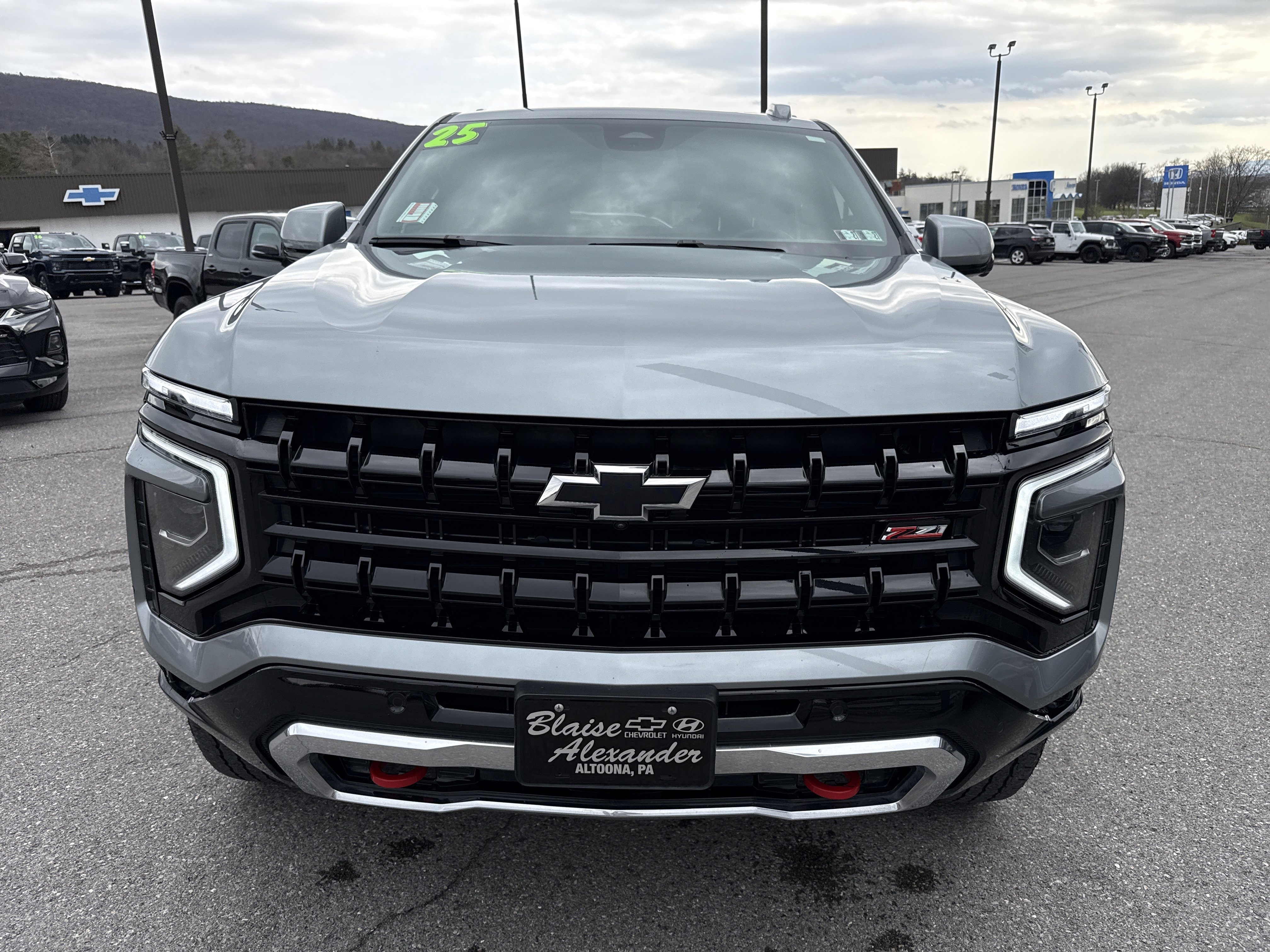 Used 2025 Chevrolet Suburban Z71 AWD/4WD image 9