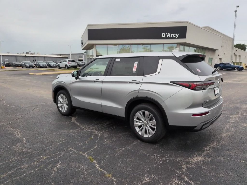 New 2026 Mitsubishi Outlander ES AWD/4WD image 13