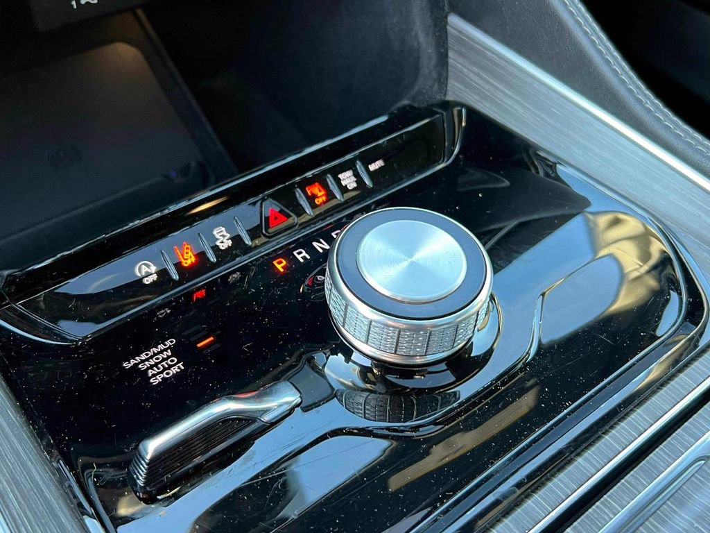 Used 2024 Jeep Wagoneer L Series II w/ Premium Group I image 30