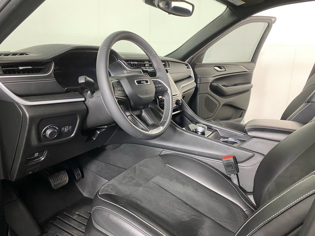 Used 2024 Jeep Grand Cherokee Altitude image 38