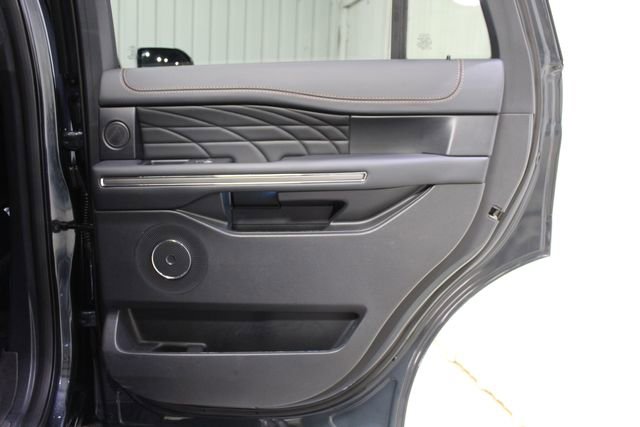 Used 2023 Ford Expedition Platinum RWD image 28