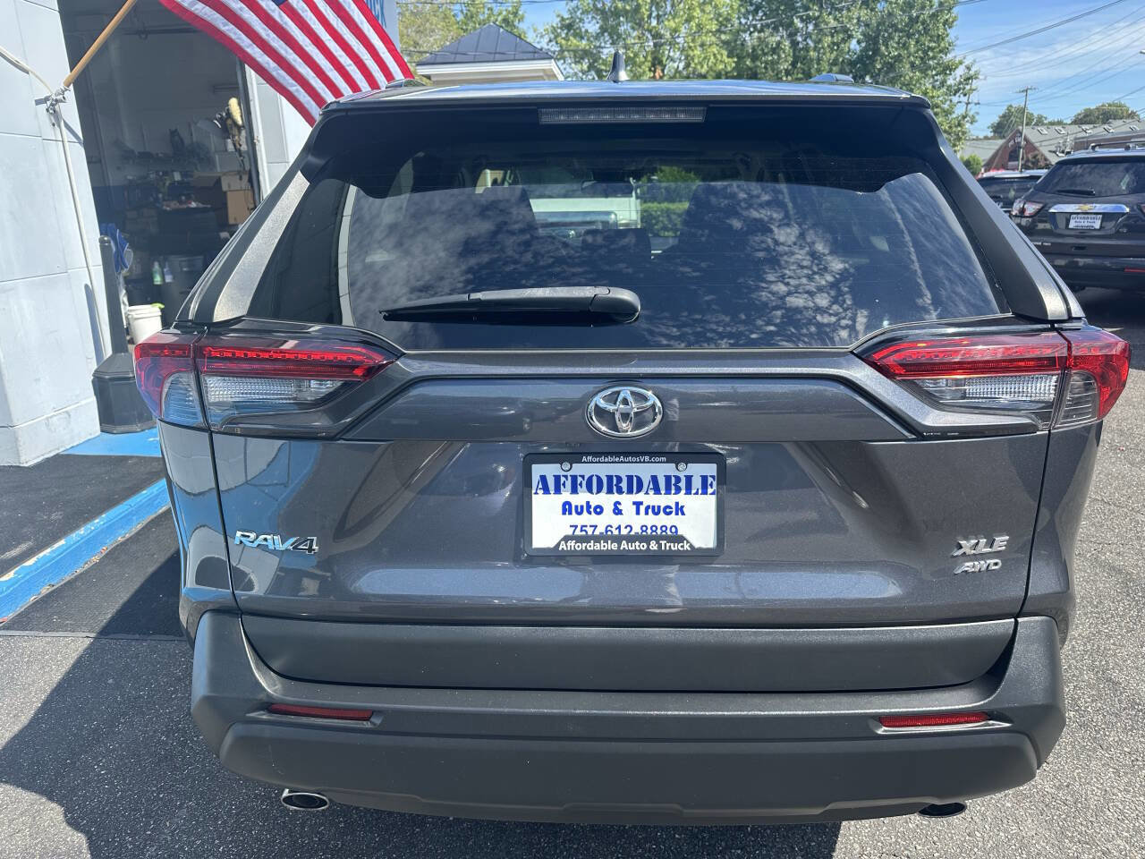 Used 2021 Toyota RAV4 XLE w/ Convenience Package image 9