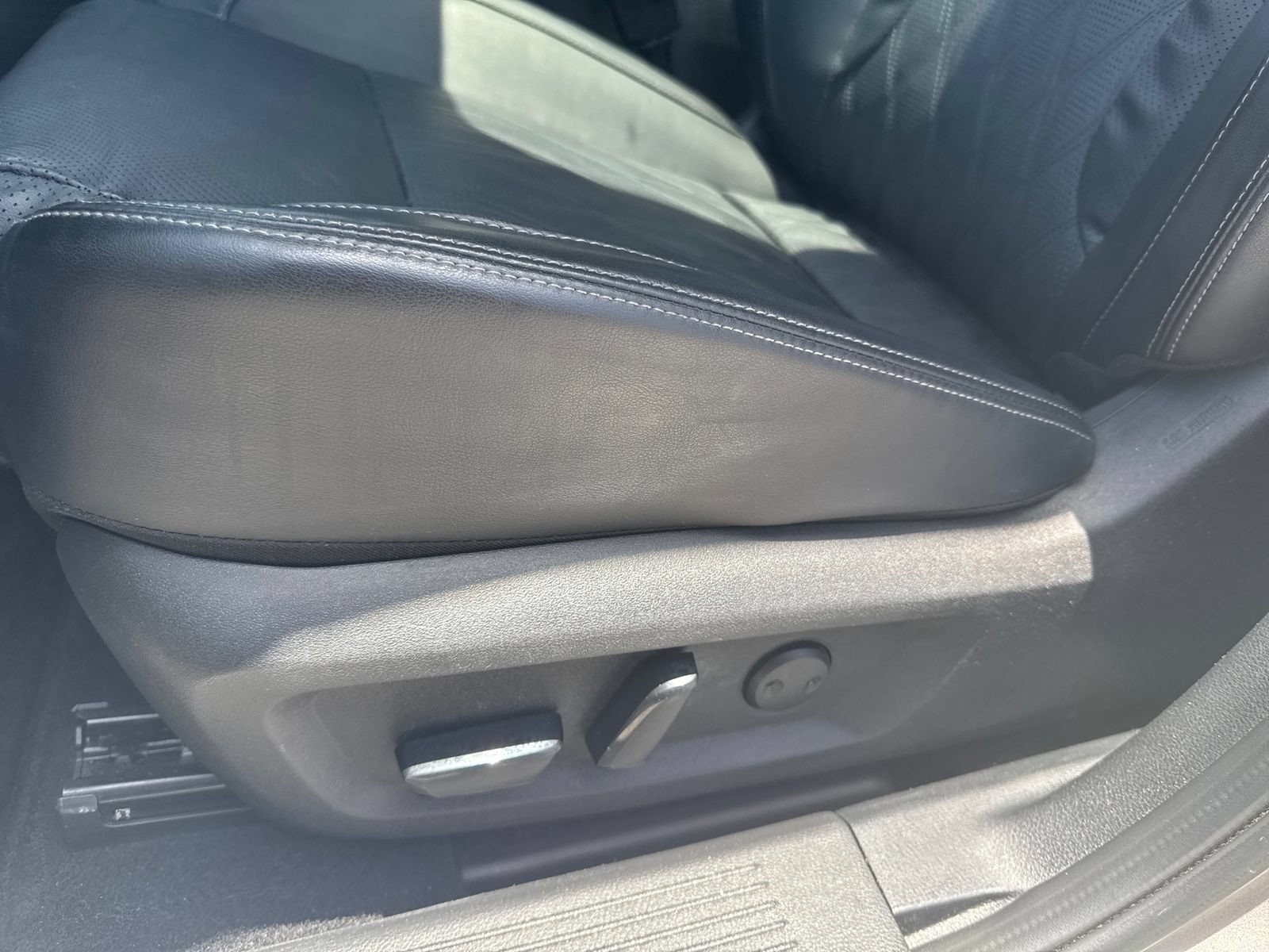 Certified 2024 Nissan Rogue Platinum FWD image 35