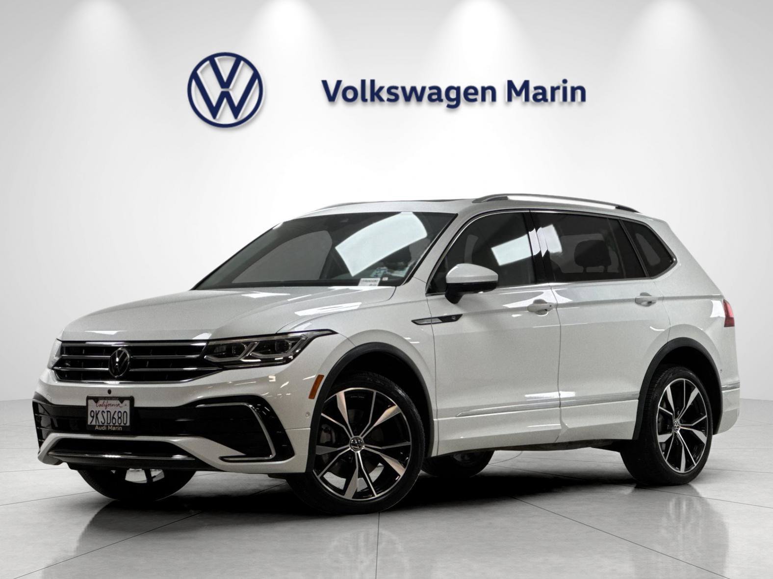Used 2024 Volkswagen Tiguan SEL R-Line AWD/4WD image 1