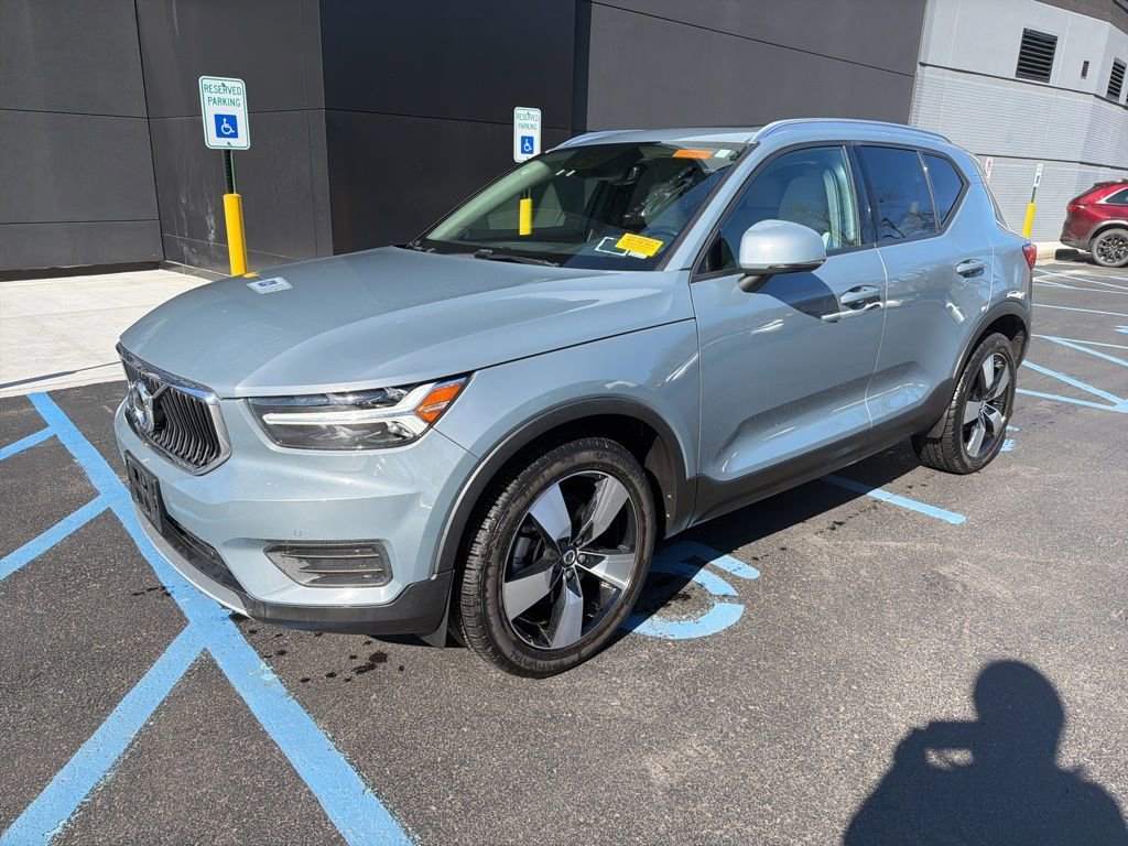 Used 2020 Volvo XC40 T5 Momentum w/ Protection Package Premier