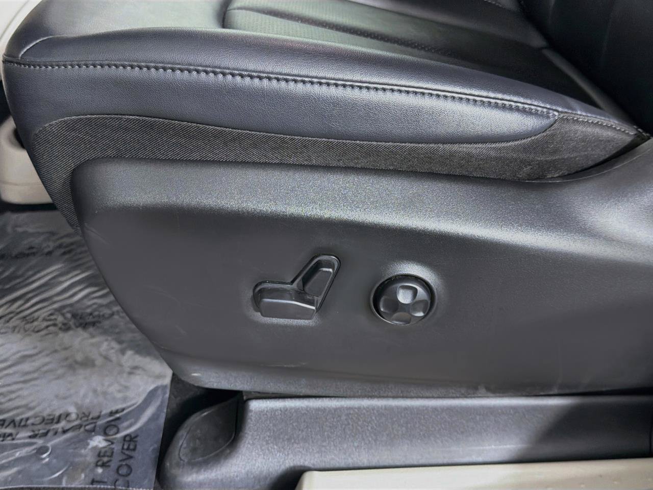 Used 2024 Chrysler Pacifica Limited FWD image 36