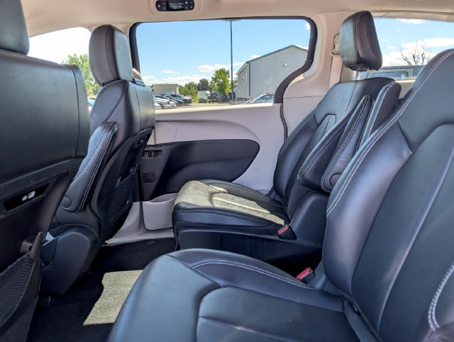 Used 2024 Chrysler Pacifica Limited FWD image 16