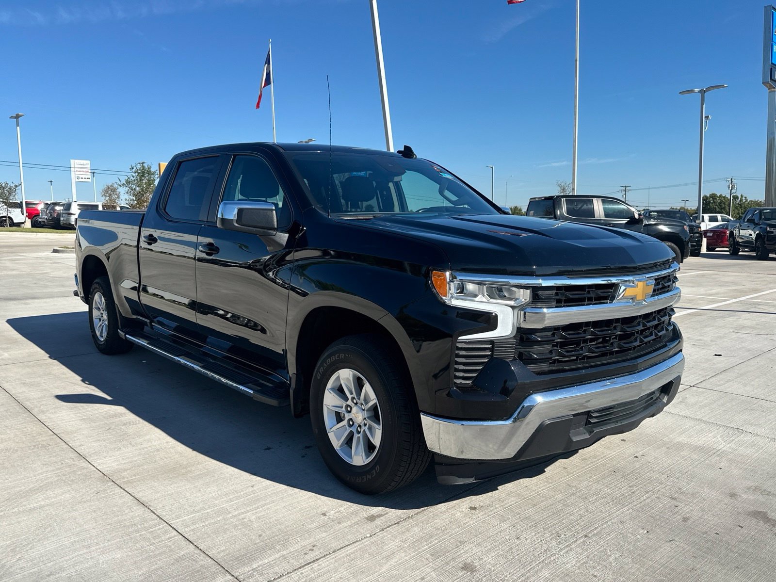 Used 2024 Chevrolet Silverado 1500 LT RWD image 8