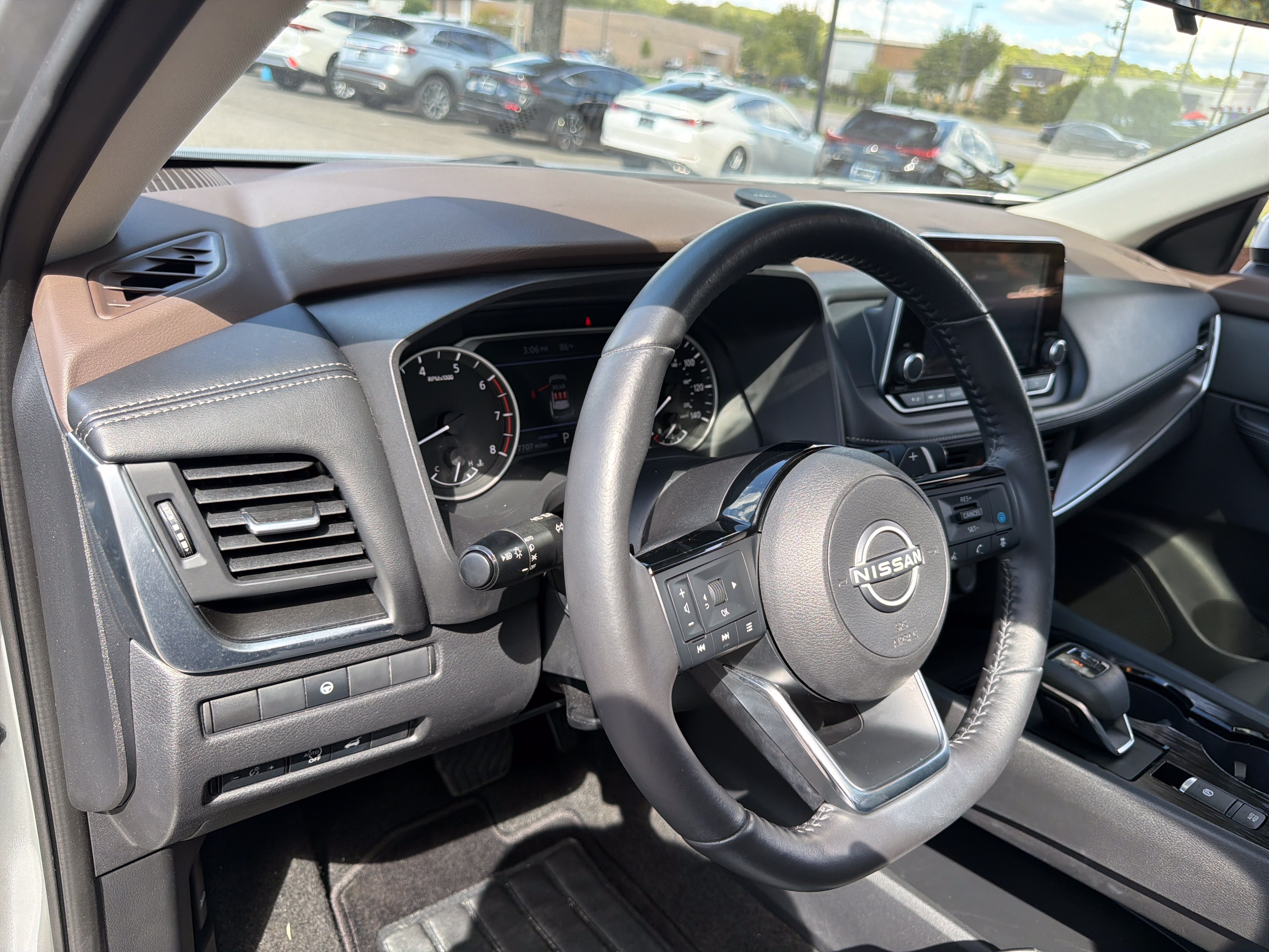 Used 2023 Nissan Rogue SV w/ SV Premium B Package FWD image 27