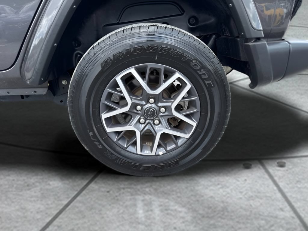 Used 2025 Jeep Wrangler Unlimited Sahara AWD/4WD image 33