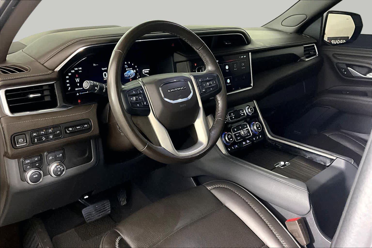 Used 2022 GMC Yukon XL Denali AWD/4WD image 17