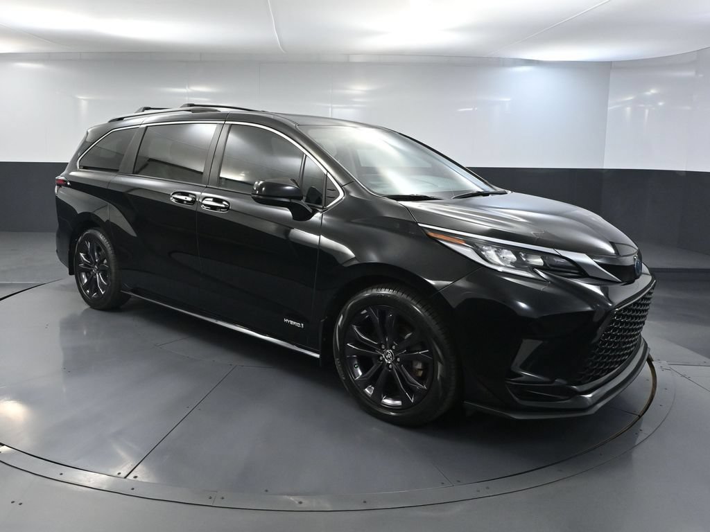 Used 2021 Toyota Sienna XSE FWD image 1