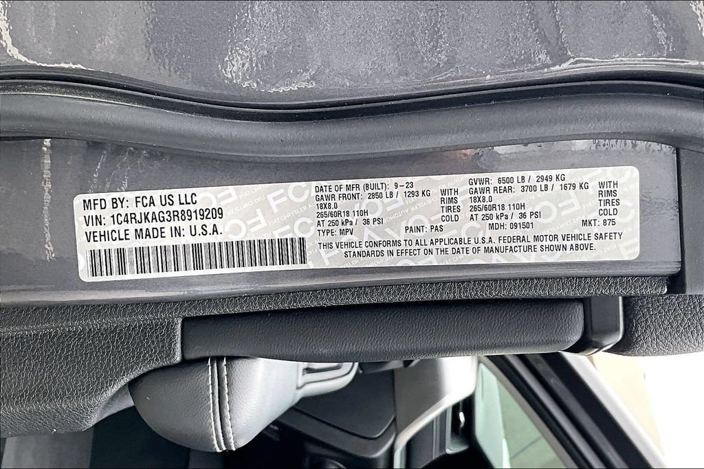Used 2024 Jeep Grand Cherokee L Laredo AWD/4WD image 45