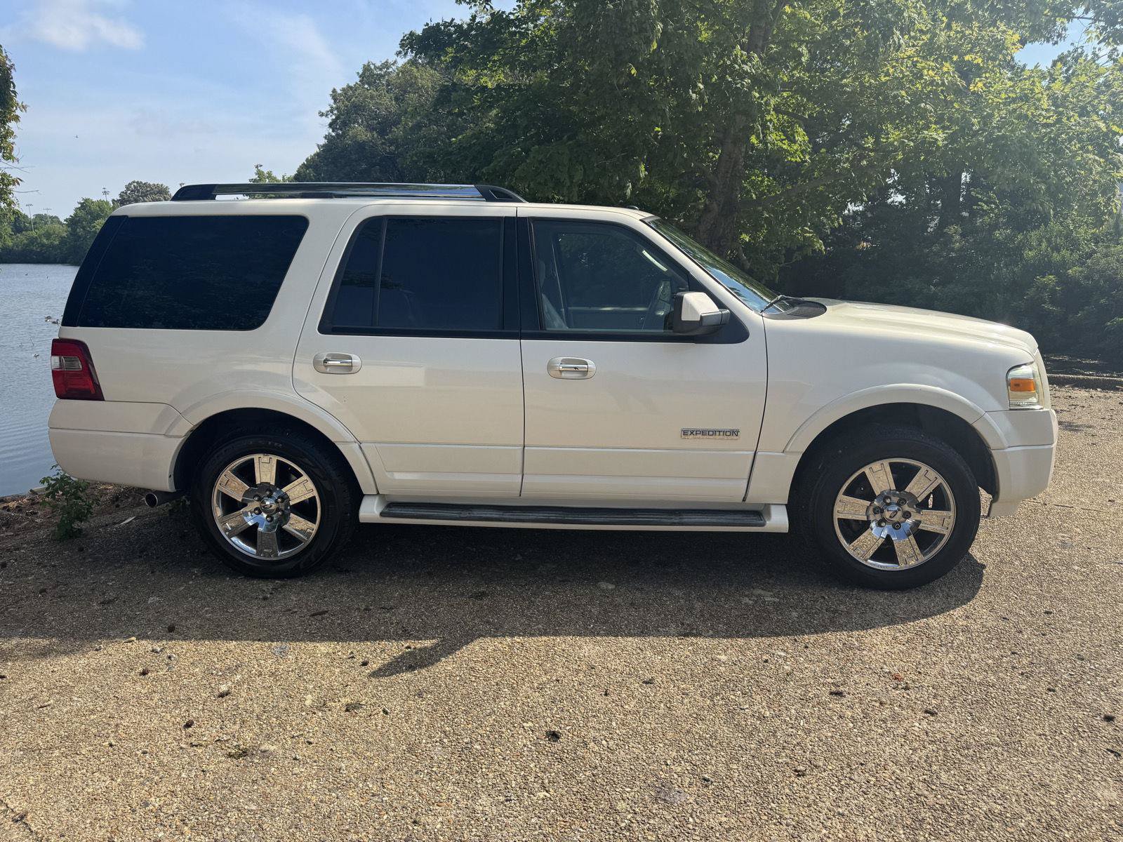 Used 2007 Ford Expedition Limited AWD/4WD image 3