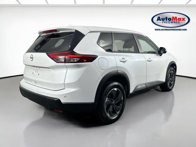 Used 2024 Nissan Rogue SV AWD/4WD image 2