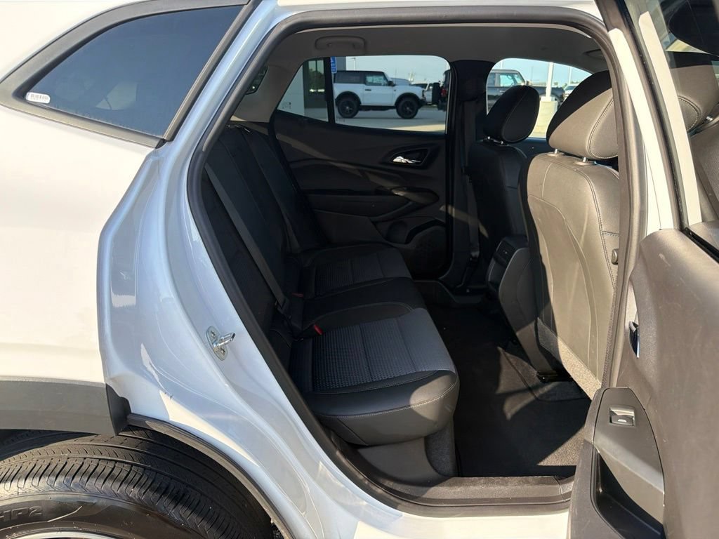 Used 2025 Chevrolet Trax LT FWD image 18