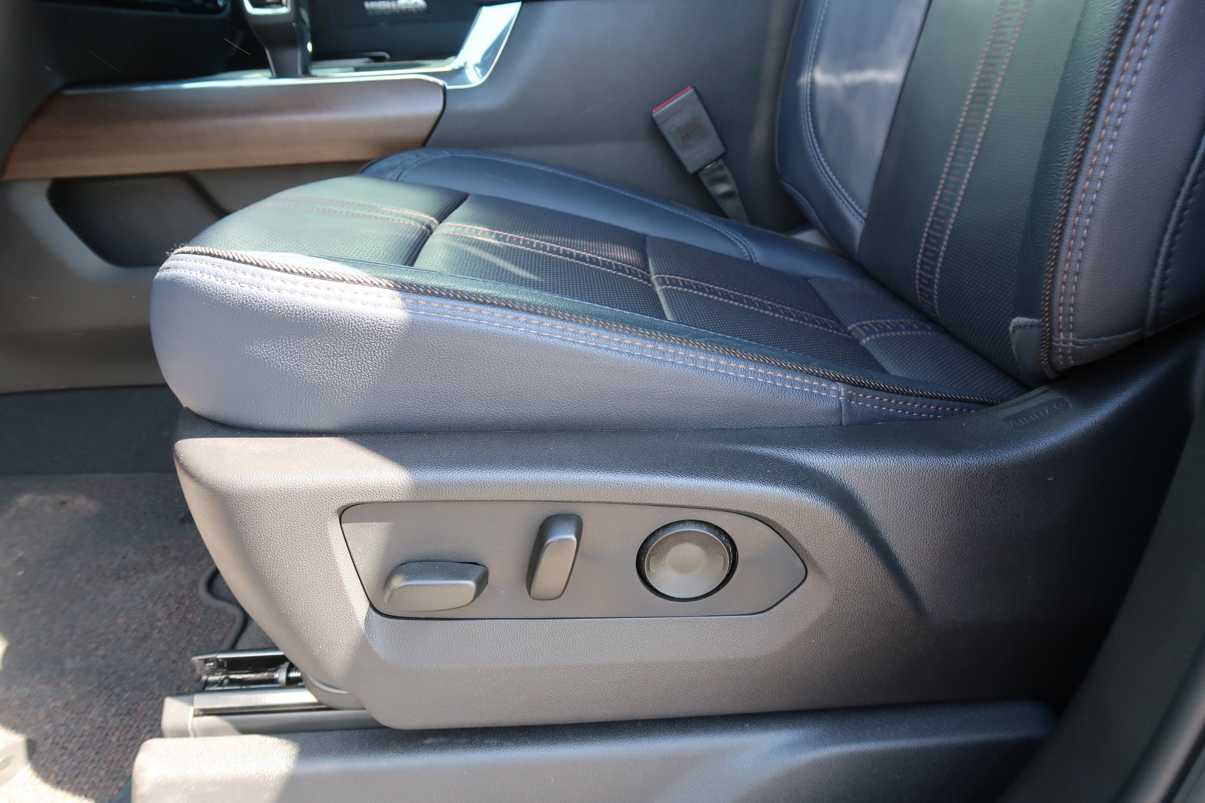Certified 2024 Chevrolet Silverado 1500 High Country w/ Technology Package AWD/4WD image 16