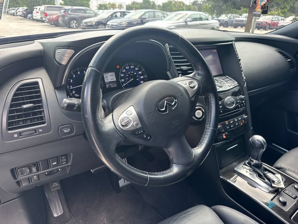 Used 2017 INFINITI QX70 2WD w/ Premium Package image 9